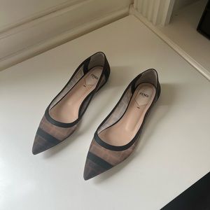 Fendi Colibrí logo pointed toe flat size 39.5